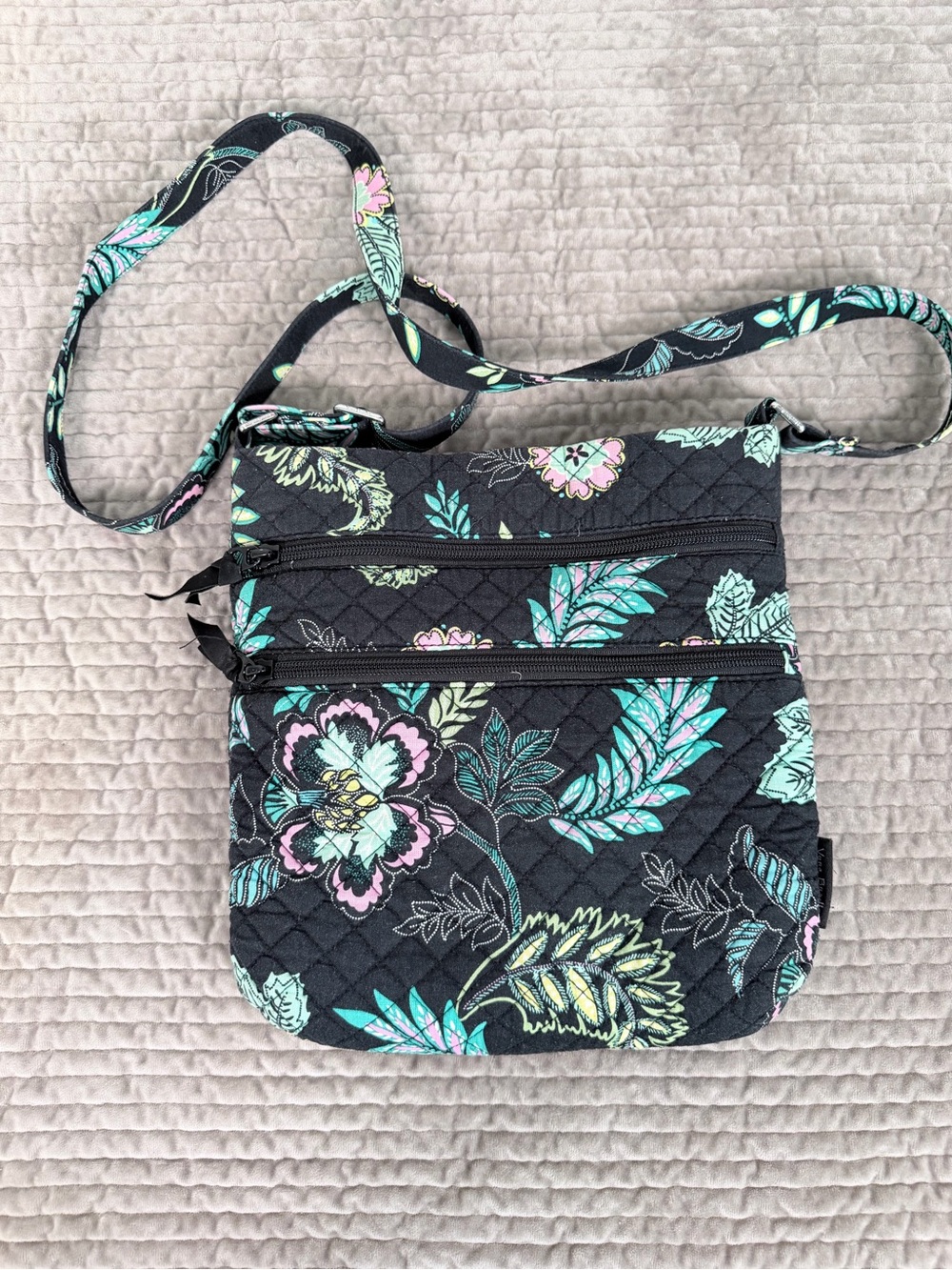VERA BRADLEY Triple Zip Hipster Crossbody Bag Island Garden Retired Print